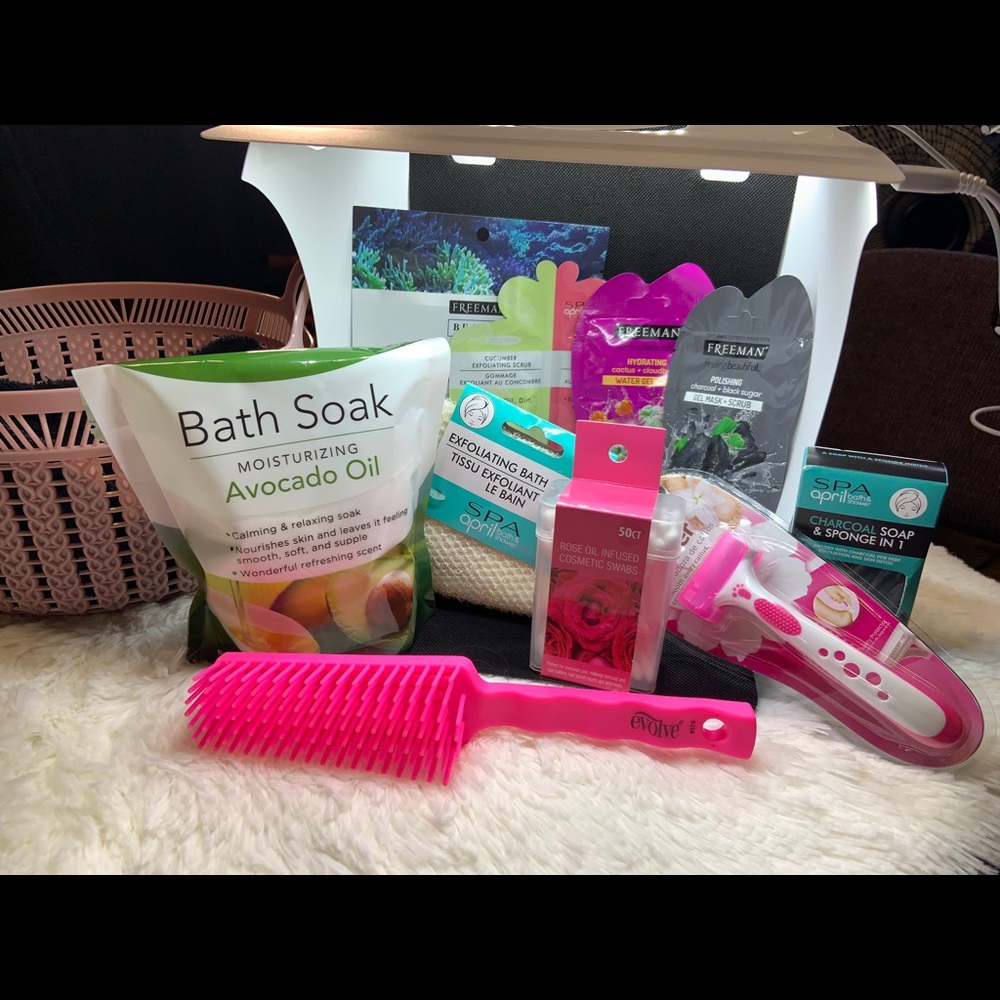 Deluxe at home relaxation spa kit.